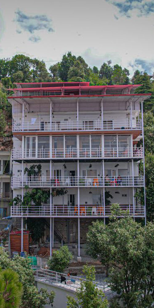 hotel in kanatal jadipani with parking facility