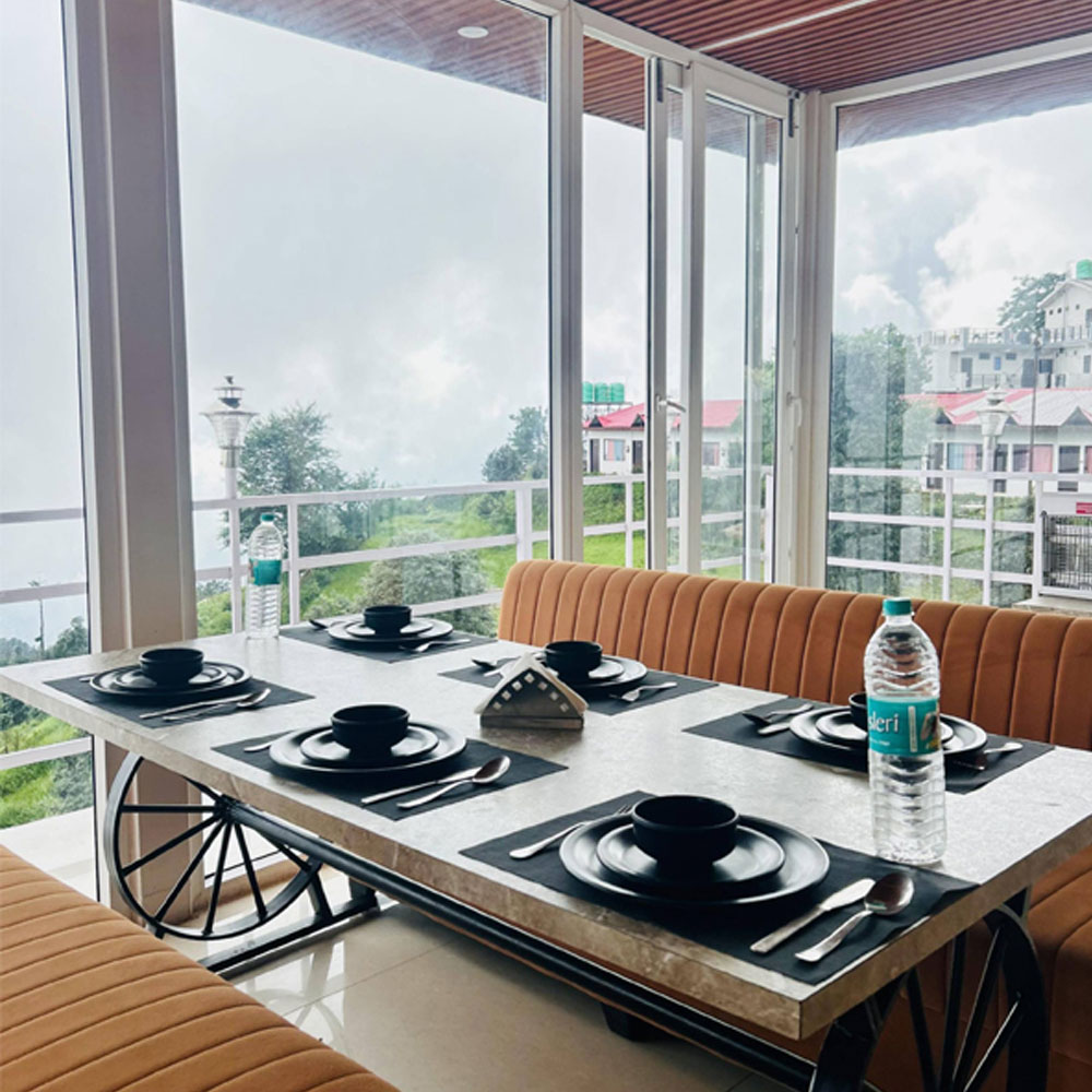 Valley View Restaurant in Kanatal 