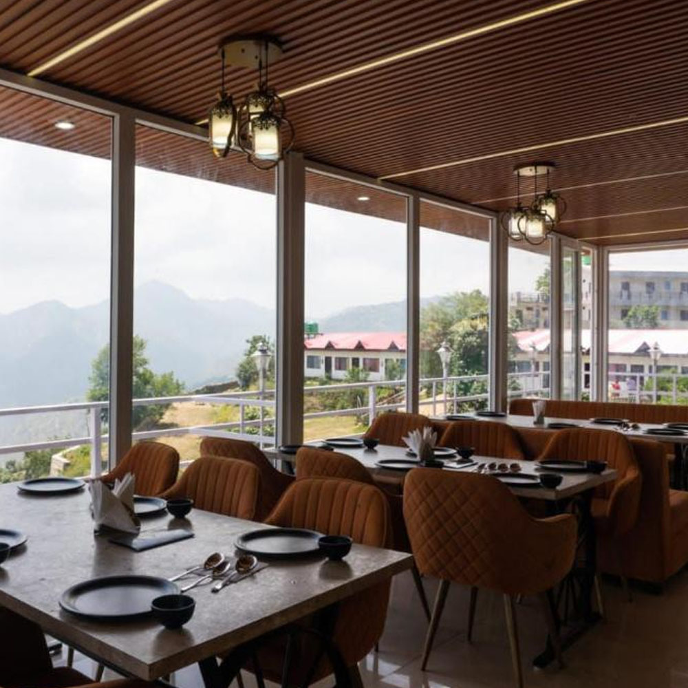 Restaurant in Kanatal with Valley view